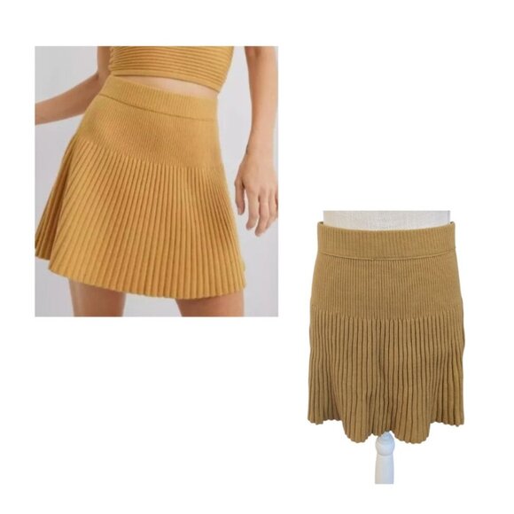 Aerie Gold Pleated Knit Mini Skirt Size Medium Wool Blend - Picture 1 of 6
